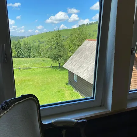 Eco Nad Karpatamy * Hrobyshche